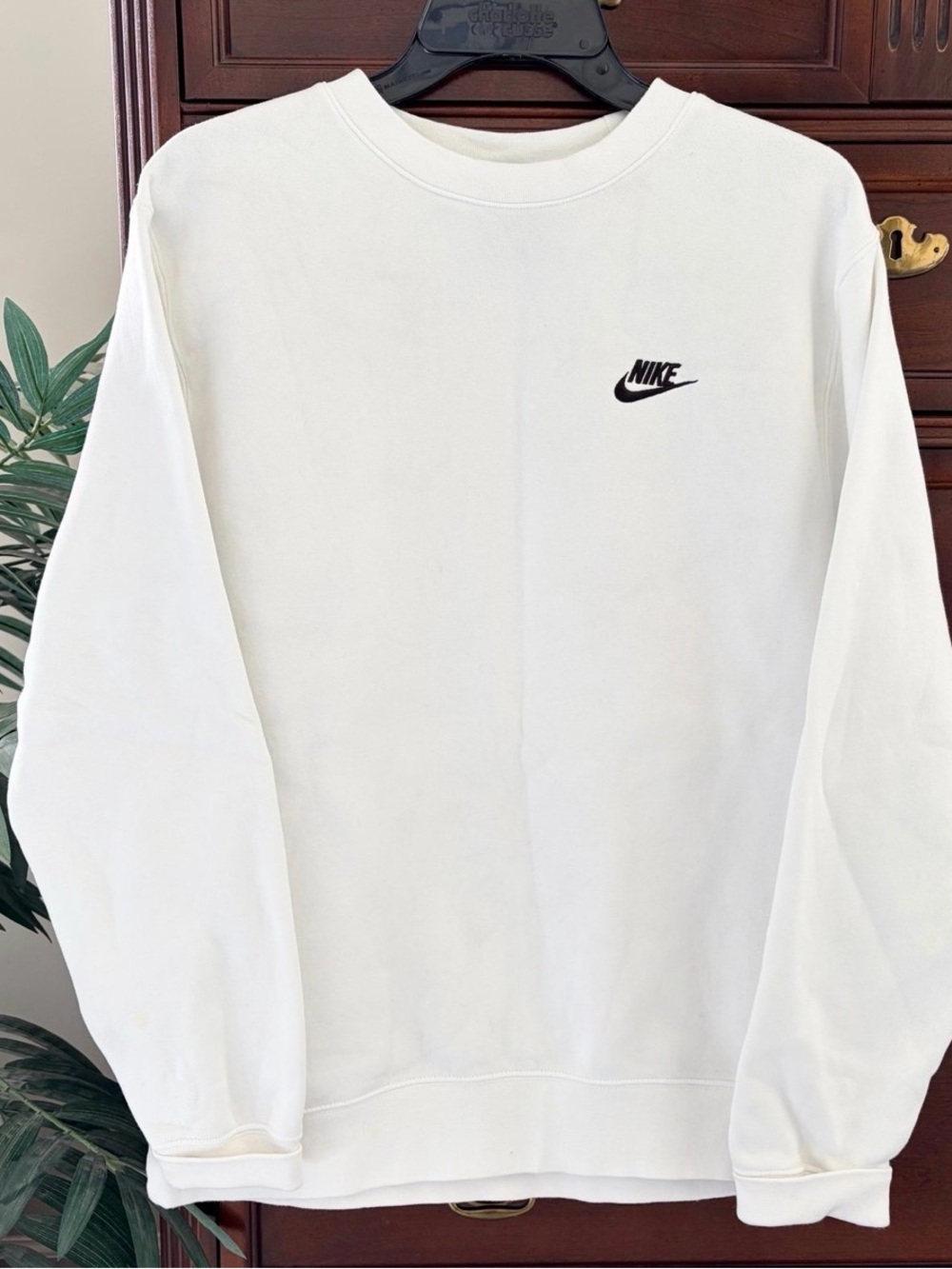 Men’s Nike White Logo Crewneck Sweatshirt